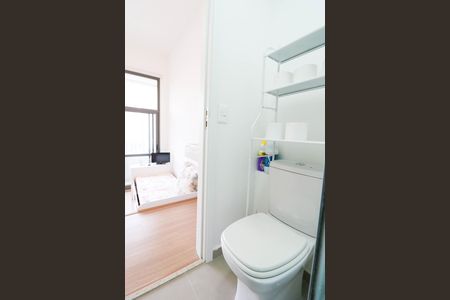 Banheiro de kitnet/studio para alugar com 1 quarto, 22m² em Jardim das Acacias, São Paulo