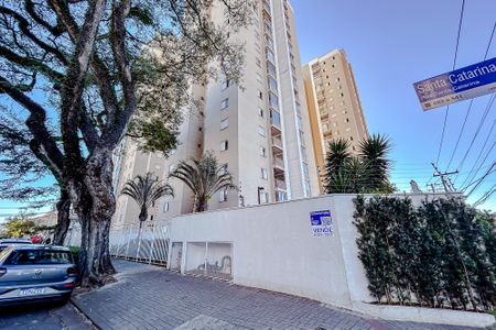 Apartamento à venda com 72m², 3 quartos e 2 vagasFachada com Plaquinha