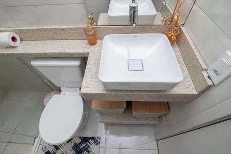 Apartamento à venda com 57m², 2 quartos e 1 vaga Apartamento à venda com 57m², 2 quartos e 1 vagaBanheiro