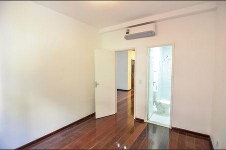 Apartamento para alugar com 105m², 3 quartos e 1 vaga Apartamento para alugar com 105m², 3 quartos e 1 vagaSuíte