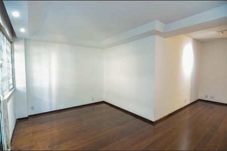 Apartamento para alugar com 105m², 3 quartos e 1 vaga Apartamento para alugar com 105m², 3 quartos e 1 vagaSala