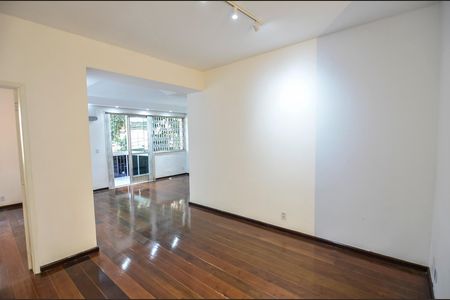 Apartamento para alugar com 105m², 3 quartos e 1 vaga Apartamento para alugar com 105m², 3 quartos e 1 vagaSala