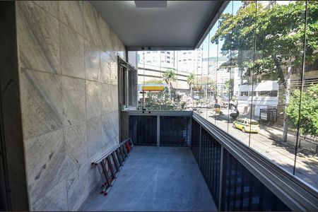Apartamento para alugar com 105m², 3 quartos e 1 vaga Apartamento para alugar com 105m², 3 quartos e 1 vagaSala