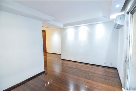 Apartamento para alugar com 105m², 3 quartos e 1 vaga Apartamento para alugar com 105m², 3 quartos e 1 vagaSala