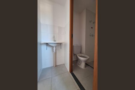 Apartamento para alugar com 46m², 2 quartos e sem vaga Apartamento para alugar com 46m², 2 quartos e sem vagaBanheiro