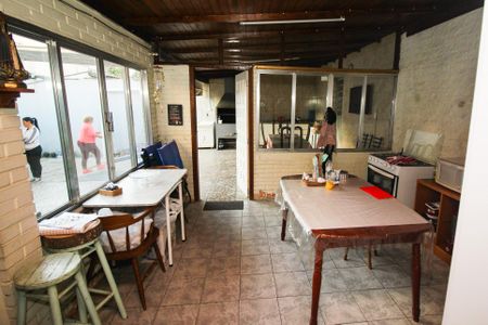 Área de Serviço de casa à venda com 3 quartos, 300m² em Cristal, Porto Alegre