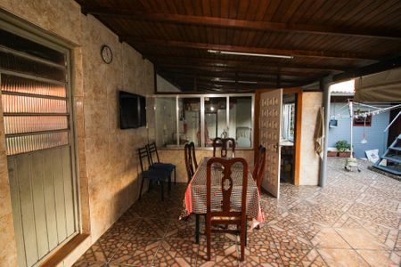 Varanda de casa à venda com 3 quartos, 300m² em Cristal, Porto Alegre