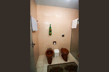 Banheiro Social de casa à venda com 3 quartos, 300m² em Cristal, Porto Alegre