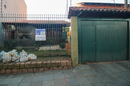Fachada de casa à venda com 2 quartos, 56m² em Cristal, Porto Alegre