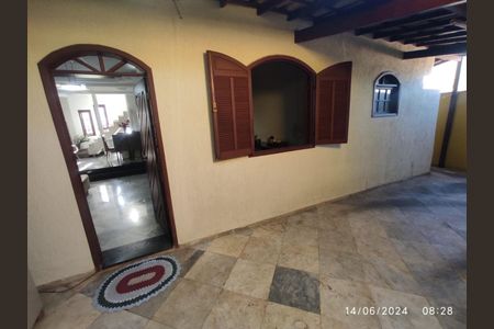 Casa à venda com 3 quartos, 130m² em Carajás, Contagem