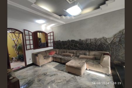 Casa à venda com 3 quartos, 130m² em Carajás, Contagem