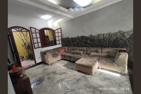 Casa à venda com 3 quartos, 130m² em Carajás, Contagem
