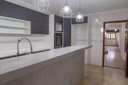 Casa à venda com 193m², 4 quartos e 4 vagas