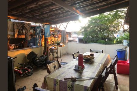 Casa à venda com 4 quartos, 360m² em Pedra Azul, Contagem