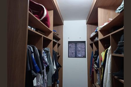 Casa à venda com 3 quartos, 220m² em Carajás, Contagem