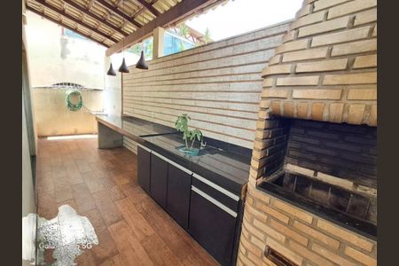 Casa à venda com 250m², 3 quartos e 2 vagas
