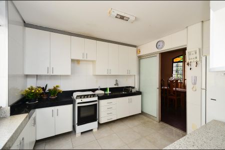 Cozinha de apartamento à venda com 3 quartos, 85m² em Serra, Belo Horizonte