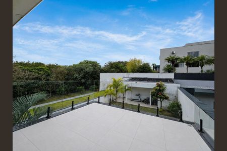 Casa à venda com 3 quartos, 323m² em Suru, Barueri