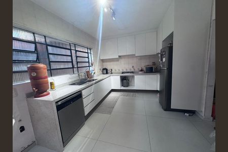 Casa à venda com 3 quartos, 226m² em Chácara Mafalda, São Paulo