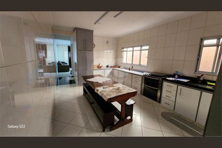 Casa à venda com 230m², 3 quartos e 2 vagas