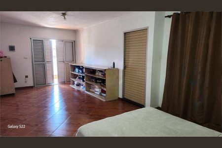 Casa à venda com 230m², 3 quartos e 2 vagas