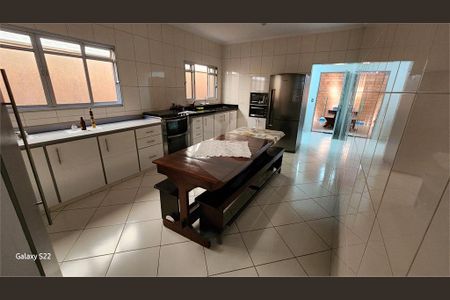 Casa à venda com 230m², 3 quartos e 2 vagas