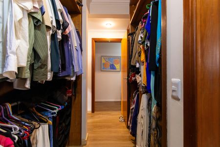 Casa de condomínio para alugar com 360m², 5 quartos e 5 vagas Casa de condomínio para alugar com 360m², 5 quartos e 5 vagasCloset do Quarto 5 - Suíte master