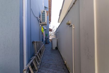 Casa de condomínio para alugar com 360m², 5 quartos e 5 vagas Casa de condomínio para alugar com 360m², 5 quartos e 5 vagasCorredor lateral