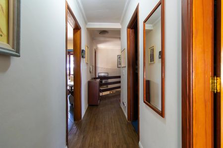 Casa de condomínio para alugar com 360m², 5 quartos e 5 vagas Casa de condomínio para alugar com 360m², 5 quartos e 5 vagasCorredor