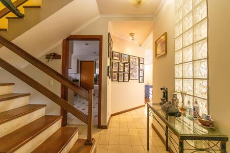 Casa de condomínio para alugar com 360m², 5 quartos e 5 vagas Casa de condomínio para alugar com 360m², 5 quartos e 5 vagasCorredor
