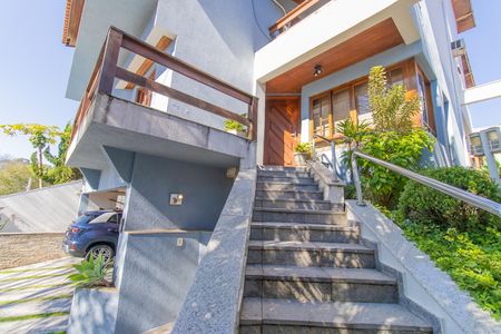 Casa de condomínio para alugar com 360m², 5 quartos e 5 vagas Casa de condomínio para alugar com 360m², 5 quartos e 5 vagasEntrada