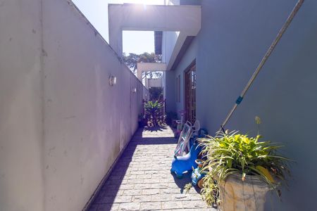 Corredor lateral de casa de condomínio para alugar com 5 quartos, 360m² em São Paulo Ii, Cotia