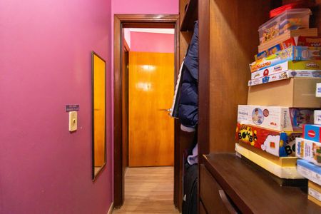 Casa de condomínio para alugar com 360m², 5 quartos e 5 vagas Casa de condomínio para alugar com 360m², 5 quartos e 5 vagasCloset do Quarto 4 - Suíte