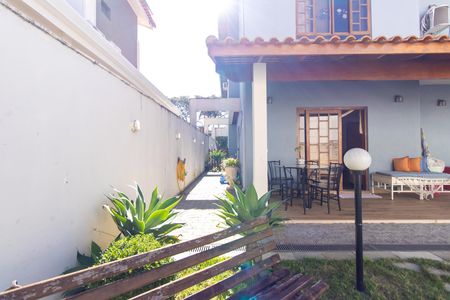 Casa de condomínio para alugar com 360m², 5 quartos e 5 vagas Casa de condomínio para alugar com 360m², 5 quartos e 5 vagasÁrea da piscina