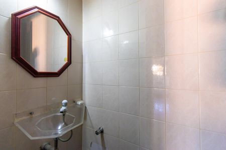 Casa de condomínio para alugar com 360m², 5 quartos e 5 vagas Casa de condomínio para alugar com 360m², 5 quartos e 5 vagasBanheiro do espaço de jogos
