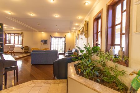 Casa de condomínio para alugar com 360m², 5 quartos e 5 vagas Casa de condomínio para alugar com 360m², 5 quartos e 5 vagasSalas 1 e 2