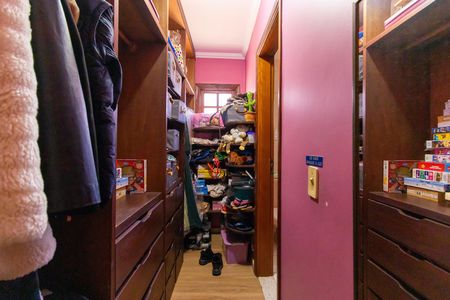 Casa de condomínio para alugar com 360m², 5 quartos e 5 vagas Casa de condomínio para alugar com 360m², 5 quartos e 5 vagasCloset do Quarto 4 - Suíte