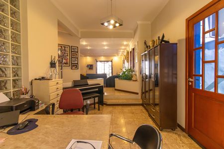 Casa de condomínio para alugar com 360m², 5 quartos e 5 vagas Casa de condomínio para alugar com 360m², 5 quartos e 5 vagasSalas 1 e 2
