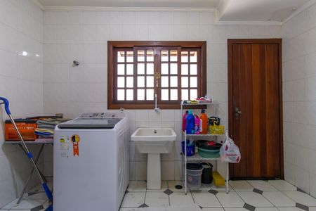 Casa de condomínio para alugar com 360m², 5 quartos e 5 vagas Casa de condomínio para alugar com 360m², 5 quartos e 5 vagasDependências da area de serviço