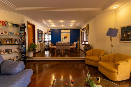 Casa de condomínio para alugar com 360m², 5 quartos e 5 vagas Casa de condomínio para alugar com 360m², 5 quartos e 5 vagasSalas 1 e 2