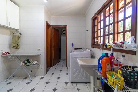 Dependências da area de serviço de casa de condomínio para alugar com 5 quartos, 360m² em São Paulo Ii, Cotia