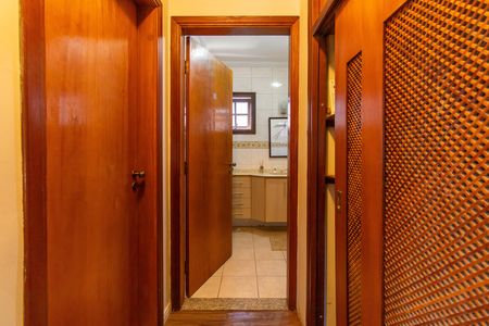 Casa de condomínio para alugar com 360m², 5 quartos e 5 vagas Casa de condomínio para alugar com 360m², 5 quartos e 5 vagasCorredor