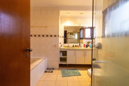 Casa de condomínio para alugar com 360m², 5 quartos e 5 vagas Casa de condomínio para alugar com 360m², 5 quartos e 5 vagasBanheiro do Quarto 5 - Suíte master