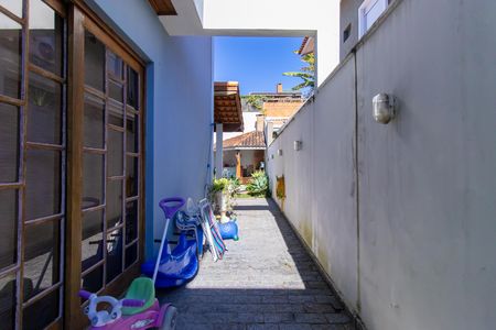 Casa de condomínio para alugar com 360m², 5 quartos e 5 vagas Casa de condomínio para alugar com 360m², 5 quartos e 5 vagasCorredor lateral