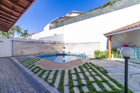 Casa de condomínio para alugar com 360m², 5 quartos e 5 vagas Casa de condomínio para alugar com 360m², 5 quartos e 5 vagasÁrea da piscina