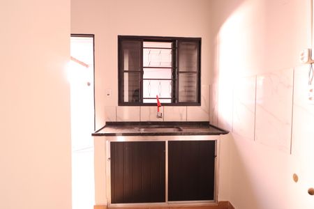 Cozinha de casa para alugar com 1 quarto, 50m² em Morumbi, Uberlândia