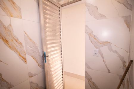 Banheiro de kitnet/studio para alugar com 1 quarto, 12m² em Aparecida 7ª Seção, Belo Horizonte