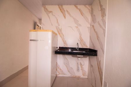 Cozinha de kitnet/studio para alugar com 1 quarto, 12m² em Aparecida 7ª Seção, Belo Horizonte