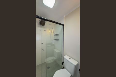 Banheiro de kitnet/studio para alugar com 1 quarto, 25m² em Jardim das Acacias, São Paulo