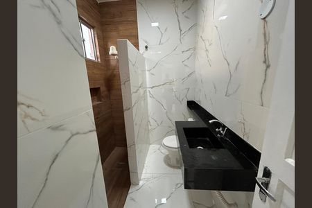 Banheiro de casa para alugar com 2 quartos, 70m² em Encantado, Rio de Janeiro